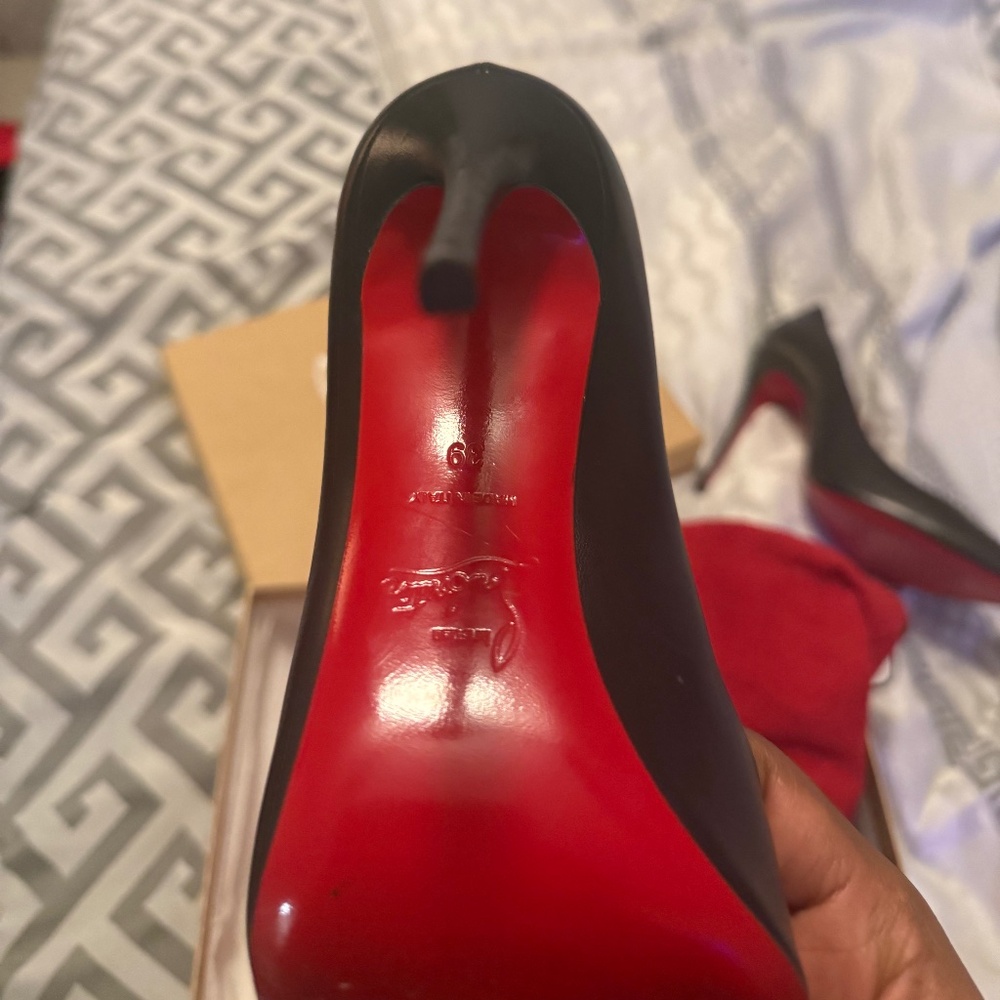 Red Bottoms Size 39 w/ box